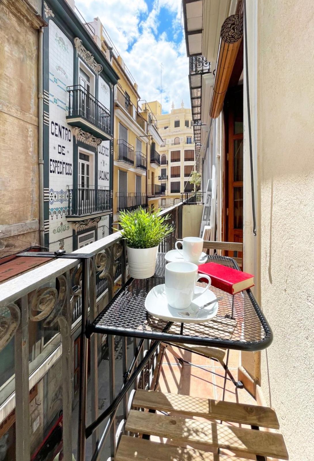 Modern Flat By Mercado Central In Ciutat Vella บาเลนเซีย ภายนอก รูปภาพ
